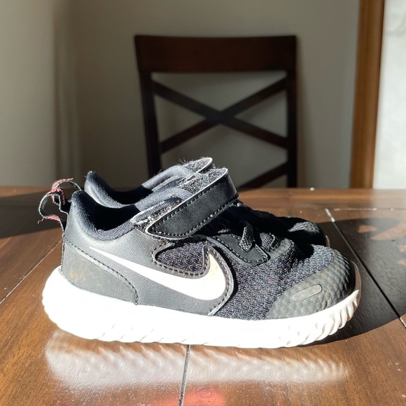 Toddler Pink & Black Nike Runners size 7 - Picture 2 of 6